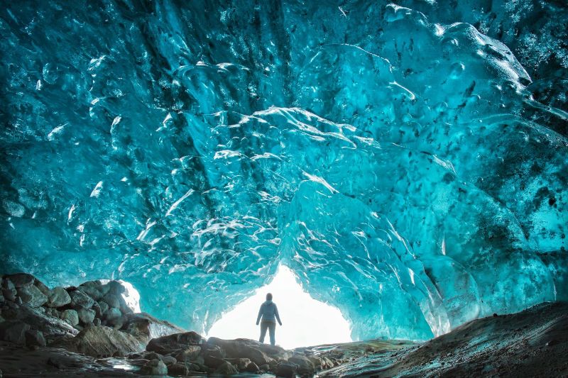 Алибекский ледник - одно из самых популярных туристических мест